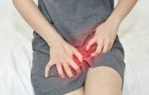 Cách chữa hiệu quả. Vùng kín bị sưng và đau sau khi quan hệ có sao không? 