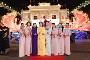 NTK Cao Thu Vân ra mắt 3 BST áo dài tại Lễ hội Áo dài Hải Phòng 