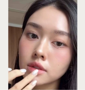 Son hồng dưới 300 nghìn được lòng các sao Việt