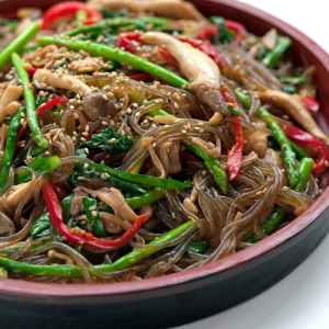 Thực đơn hàng ngày: Miến xào nấm và măng tây