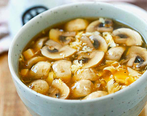 Thực đơn hàng ngày: Súp nấm chua cay