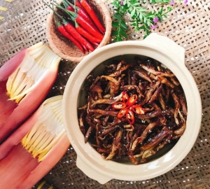 Thực đơn hàng ngày: Hoa chuối giả cá cơm kho chay 