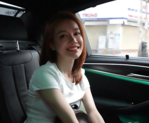 Nhã Phương cắt tóc hiến tặng bệnh nhân ung thư vú