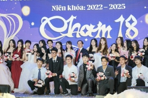 “Chạm 18: The Glanz”: Một thoáng rực rỡ ở chuyên nhân văn