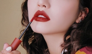 Tuyệt chiêu dùng son bóng kết hợp với son lì giúp sở hữu đôi môi căng mọng