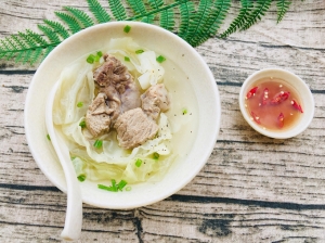 Thực đơn hàng ngày: Canh bắp cải hầm xương
