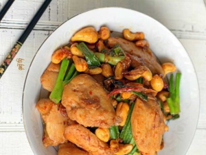 Thực đơn hàng ngày: Gà xào hạt điều