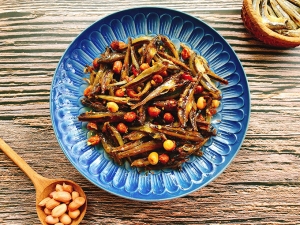 Thực đơn hàng ngày: Khô cá cơm chiên nước mắm