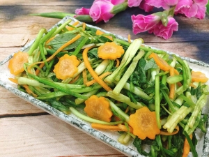 Thực đơn hàng ngày: Rau cần muối chua