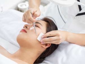 Bạn cần biết lấy nhân mụn có tốt cho da không? Nên đi nặn mụn ở đâu?