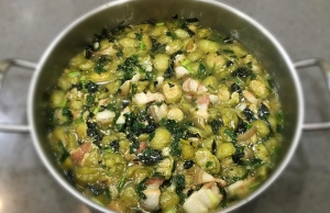 Thực đơn hàng ngày: Cà pháo bung thịt ba chỉ