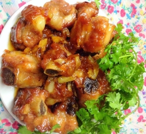 Thực đơn hàng ngày: Sườn rim mật ong