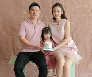 Hoa hậu Đỗ Mỹ Linh chia sẻ loạt khoảnh khắc hạnh phúc của gia đình 