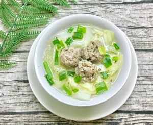 Thực đơn hàng ngày: Canh cải thảo thịt viên