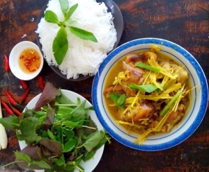 Thực đơn hàng ngày: Bún chân giò