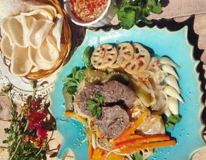 Thực đơn hàng ngày: Gỏi bắp bò kim chi