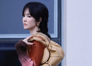 Song Hye Kyo thu hút sự chú ý của người hâm mộ khi để kiểu tóc mới