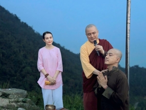 Ca sĩ Tuấn Hưng bất ngờ xuống tóc