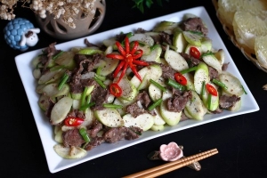 Thực đơn hàng ngày: Niễng xào thịt bò