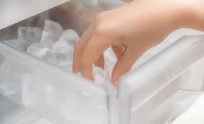 Cách rửa mặt bằng nước đá an toàn và hiệu quả