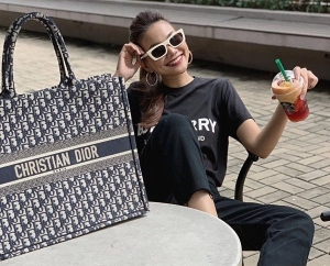 Mỹ nhân Việt ưa chuộng dùng những mẫu túi cực đại