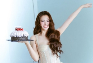 Sắc vóc Hoa hậu Tiểu Vy ở tuổi 25