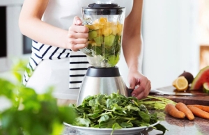 Có nên thay bữa chính bằng sinh tố khi giảm cân?