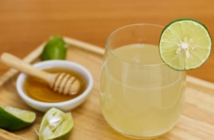 Uống nước chanh hàng ngày làm giảm tình trạng gan nhiễm mỡ