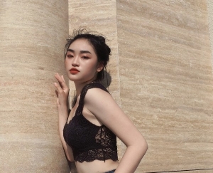 Hoa hậu Yến Nhi thường chọn trang phục sắc đen