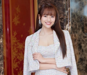 Gu thời trang thanh lịch của Việt Hoa 