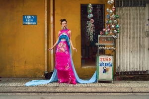 Kim Tuyến làm mẫu với loạt váy áo phong cách truyền thống