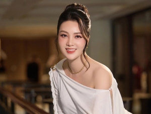 Á hậu Thụy Vân xuất hiện trước công chúng sau 2 tháng sinh con