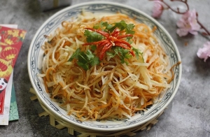 Thực đơn hàng ngày: Su hào xào mực