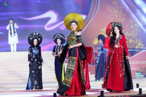 NTK Cao Thu Vân xứ Thanh mang BST áo dài thổ cẩm tới cuộc thi sắc đẹp