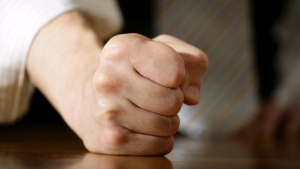 Hành vi đang âm thầm 