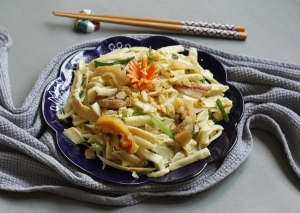 Thực đơn hàng ngày: Măng xào tóp mỡ