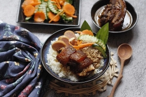 Thực đơn hàng ngày: Xôi thịt 