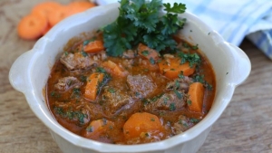 Thực đơn hàng ngày: Thịt bò hầm cà rốt 