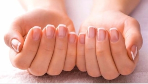 Cách chăm sóc móng tay để khắc phục tình trạng khô gãy bạn nên biết
