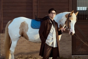 MC Công Tố thực hiện bộ ảnh lạ mắt đón năm con Ngựa