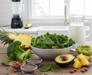 Ly sinh tố xanh vào mỗi buổi sáng giúp trẻ hóa làn da