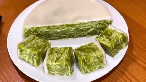 Thực đơn hàng ngày: Bánh khoai mì hấp lá dứa nước cốt dừa 