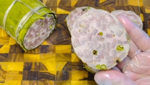 Thực đơn hàng ngày: Chả lụa bì ớt xiêm xanh