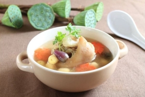 Thực đơn hàng ngày: Chân giò hầm hạt sen nấm hương