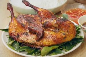 Thực đơn hàng ngày: Vịt nướng lá mắc mật