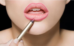 Bí quyết tạo dáng đôi môi cân đối và quyến rũ