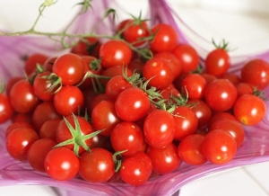 Cận tết, cà chua bi, “cứu tinh” cho người giảm cân 