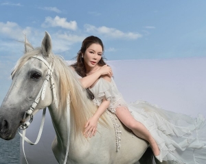 Lý Nhã Kỳ thực hiện bộ ảnh chủ đề xuân