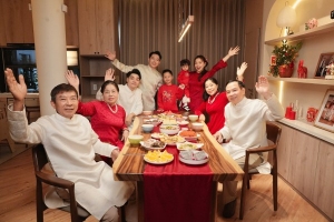 Trinh Phạm mang Tết về nhà qua MV “Còn mùng còn Tết”