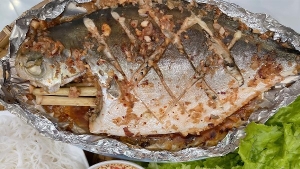 Thực đơn hàng ngày: Cá chim nướng giấy bạc